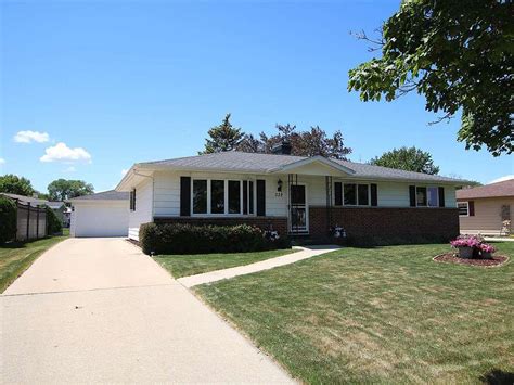 It contains 3 bedrooms and 1. . Zillow fond du lac wi